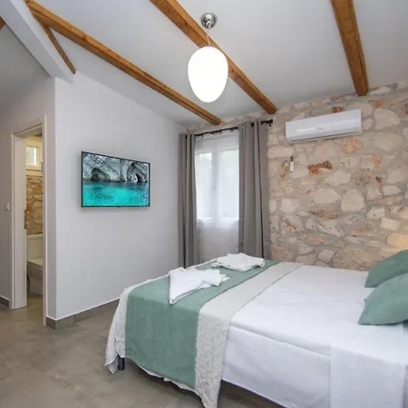 Oak Villa *