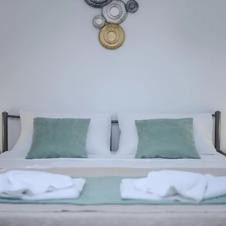 Oak Villa Orthoniaí